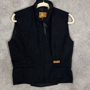 Ladies Powder River Panhandle Slim Black Zip-Up Vest
